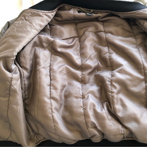 Forever 21 Women’s Bomber Jacket Size Small Olive Green Black Trim Sporty Casual - Picture 6 of 6